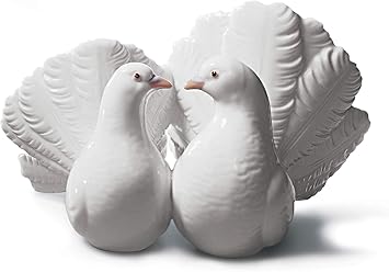 LLADRÓ Porcelain Figure of White Glossy Pair of Doves. Figure of Dove Lovers.