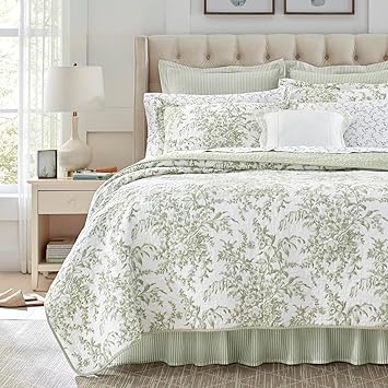 Laura Ashley - Queen Quilt Set, Soft & Reversible Cotton Floral Bedding with a Medium Weight Feel, 3 Piece Bed Set with Matching Pillowcases (Bedford Green/Off-White)