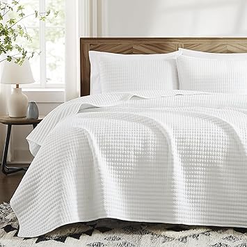 WRENSONGE White California/Oversized King Size Quilt Bedding Set with 2 Pillow Shams -3 Pieces Lightweight Soft Summer Bedspreads Coverlet for All Season